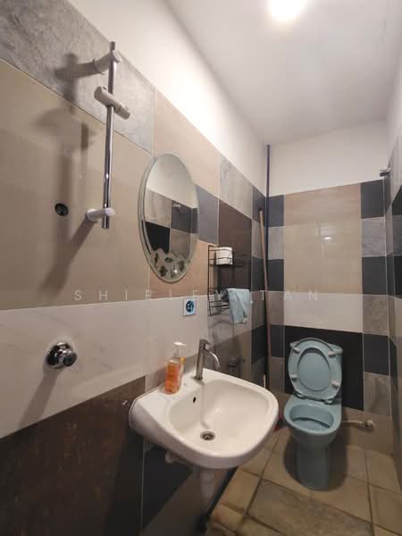 Shop / Office for Rent in Taman Bukit Kuchai (Bandar Kinrara) - Shirley Tan - Bathroom - PropertyGuru.com.my