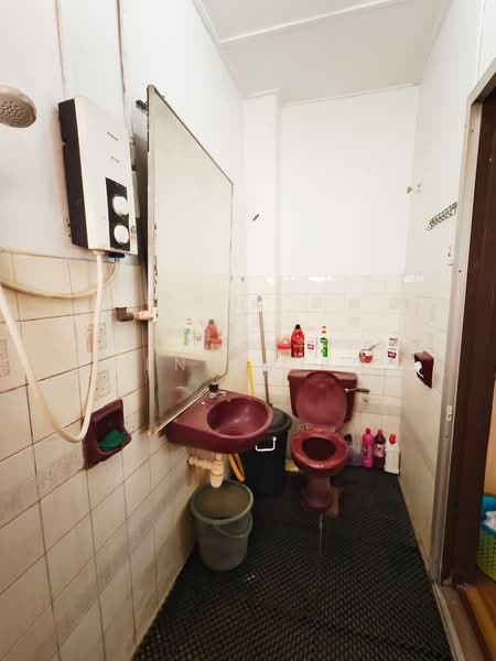 Rumah Teres untuk Dijual di Taman Sri Aman (Cheras) - Spencer Toh - Bathroom - PropertyGuru.com.my