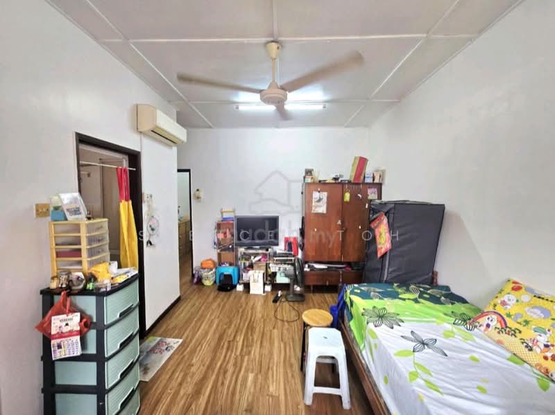 Rumah Teres untuk Dijual di Taman Sri Aman (Cheras) - Spencer Toh - Living Room - PropertyGuru.com.my