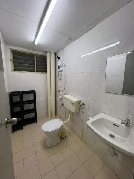 Kondominium untuk Disewa di Idaman Sutera - Eva Yap - Bathroom - PropertyGuru.com.my