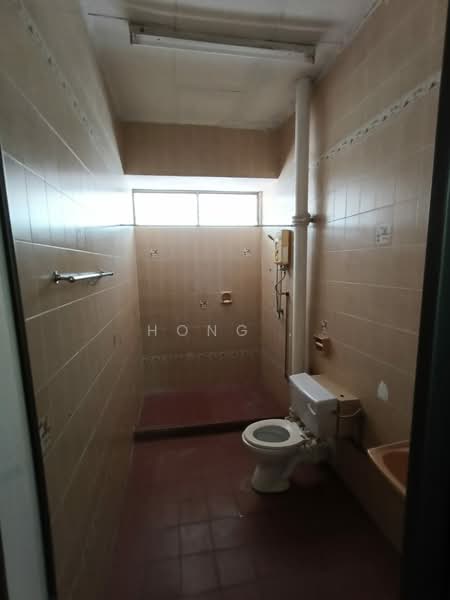 Rumah Berkembar untuk Dijual di Taman Sungai Ara (Sungai Ara) - Hong . - Bathroom - PropertyGuru.com.my