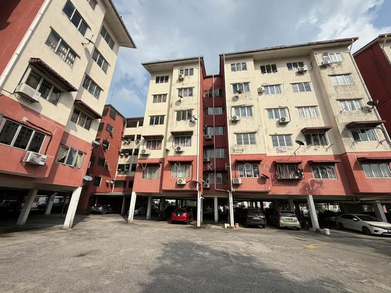Pangsapuri untuk Dijual di Pangsapuri Taman Bukit Rawang Putra - Levin Khoo - Exterior - PropertyGuru.com.my