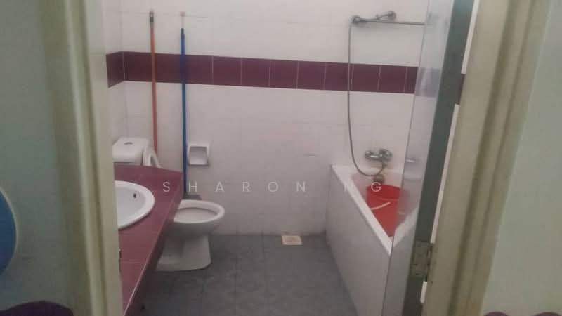 Rumah Teres 2 Tingkat untuk Dijual di Taman Mount Austin (Tebrau) - Sharon Ng - Bathroom - PropertyGuru.com.my