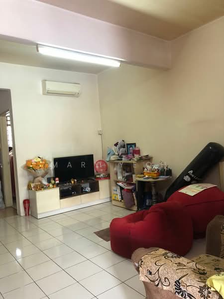 Rumah Teres 2 Tingkat untuk Dijual di Bandar Putra Permai (Seri Kembangan) - Mary Yeoh - Living Room - PropertyGuru.com.my
