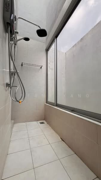 Semi-Detached House for Rent in Anggun 2 Residence (Rawang) - Tiffany Yang - Master Bathroom - PropertyGuru.com.my