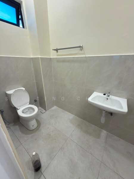 Rumah Flat untuk Disewa di Taman Perling - Suk Teng Choong - Bathroom - PropertyGuru.com.my