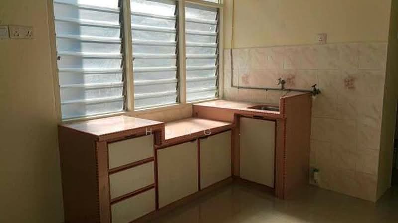 Rumah Flat untuk Disewa di Taman Bunga Merah - Hong . - Kitchen - PropertyGuru.com.my