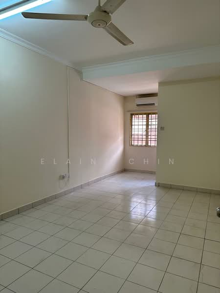 2-storey Terraced House for Rent in Bukit Rahman Putra (Sungai Buloh) - Elaine Chin - Living Room - PropertyGuru.com.my