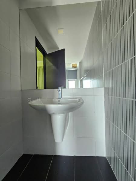 Service Residence for Sale at V@SUMMERPLACE - Chloe Chin - Bathroom - PropertyGuru.com.my
