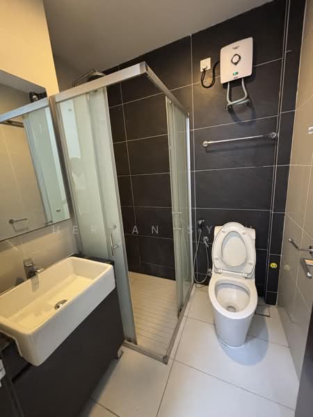 Condominium for Rent at Amberside @ Country Garden Danga Bay - Herman Syah - Bathroom - PropertyGuru.com.my