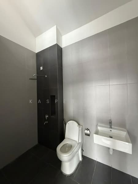 Rumah Teres 2 Tingkat untuk Dijual di Taman Mount Austin (Tebrau) - Kasper Lee - Bathroom - PropertyGuru.com.my