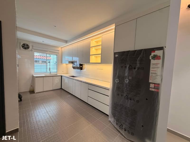 Rumah Teres 2-Tingkat untuk Dijual di Setia Alam (Selangor) - Darren Go - Kitchen - PropertyGuru.com.my