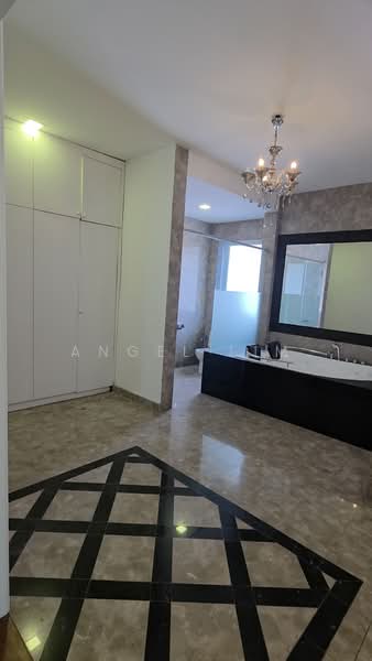 Semi-Detached House for Sale in Bandar Damansara Perdana (Damansara Perdana) - Angel Lim - Master Bathroom Bathtub & Cabinet - PropertyGuru.com.my