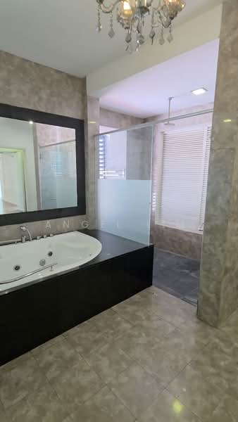 Semi-Detached House for Sale in Bandar Damansara Perdana (Damansara Perdana) - Angel Lim - Master Shower Room - PropertyGuru.com.my