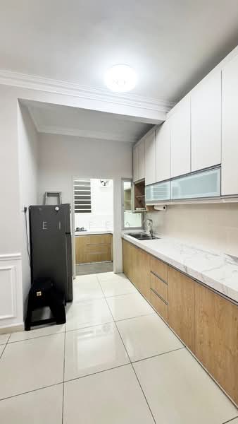 Servis Apartment untuk Disewa di Savanna Executive Suite @ Southville City - Eiffel Lai - Kitchen - PropertyGuru.com.my
