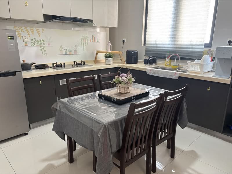 Condominium for Rent at Amberside @ Country Garden Danga Bay - Herman Syah - Kitchen - PropertyGuru.com.my