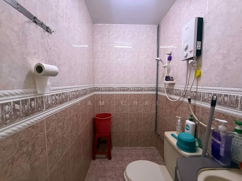 Rumah Teres 1 Tingkat untuk Dijual di Taman Skudai Baru (Skudai) - Sam Chai - Bathroom - PropertyGuru.com.my