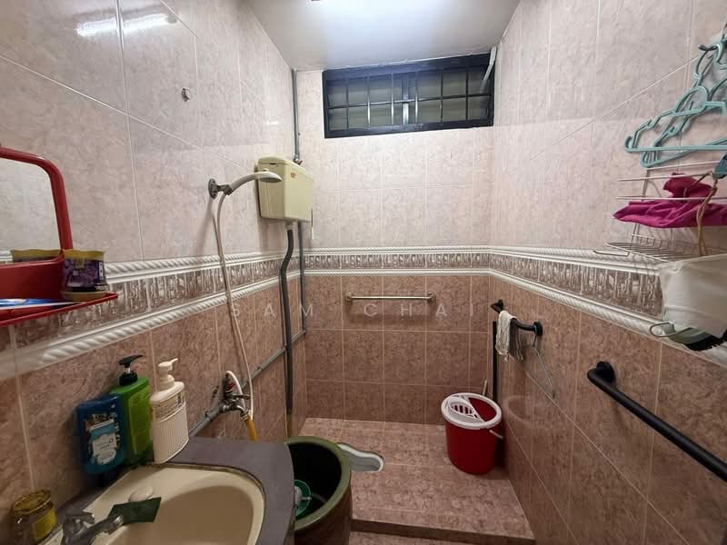 Rumah Teres 1 Tingkat untuk Dijual di Taman Skudai Baru (Skudai) - Sam Chai - Bathroom - PropertyGuru.com.my