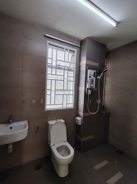 Rumah Teres 2 Tingkat untuk Disewa di Bandar Rimbayu (Telok Panglima Garang) - Venus Sim - Bathroom - PropertyGuru.com.my