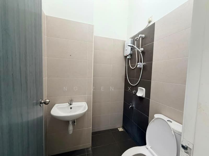 Rumah Teres 2 Tingkat untuk Dijual di Taman Mutiara Rini (Skudai) - NG ZEN XI - Bathroom - PropertyGuru.com.my