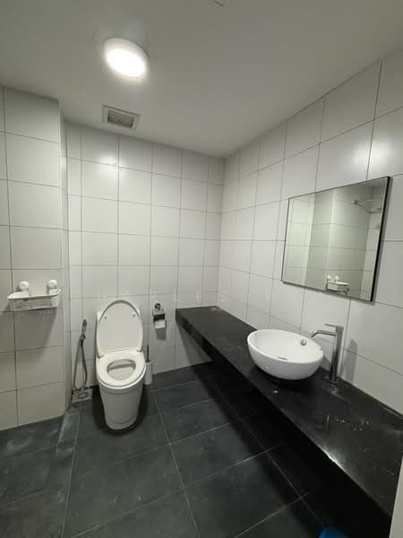 Servis Apartment untuk Disewa di Chambers - Charles Tan - Bathroom - PropertyGuru.com.my