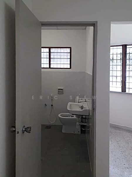 1-storey Terraced House for Sale in Seksyen 8 (Petaling Jaya) - Eric Siew - Bathroom - PropertyGuru.com.my