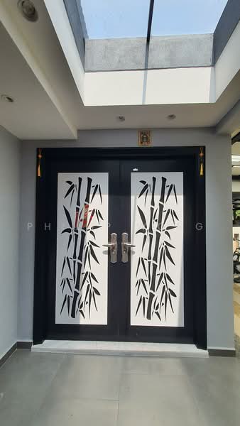 Rumah Teres 2 Tingkat untuk Dijual di Taman Equine (Seri Kembangan) - Philip Wong - Entrance - PropertyGuru.com.my