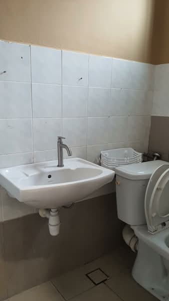Rumah Teres 2 Tingkat untuk Dijual di Taman Equine (Seri Kembangan) - Philip Wong - Bathroom - PropertyGuru.com.my