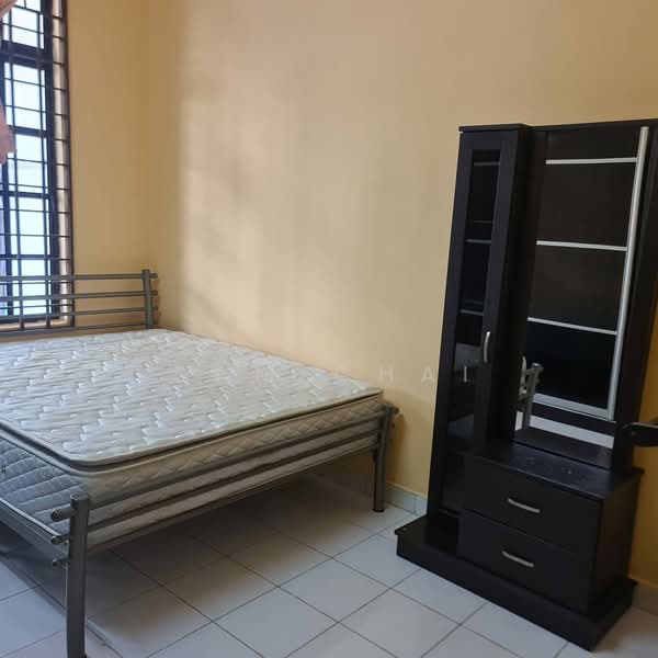 1-storey Terraced House for Sale in Taman Molek (Johor Bahru) - Sam Chai - Bedroom - PropertyGuru.com.my