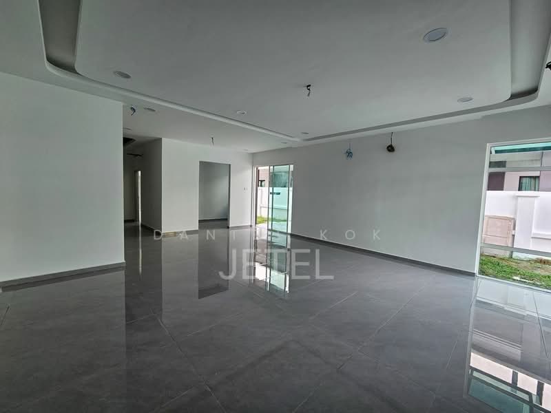 Rumah Berkembar untuk Dijual di Canary Garden (Klang) - Daniel Kok - Living Room - PropertyGuru.com.my