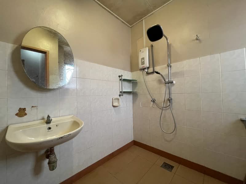 2-storey Terraced House for Sale in Kota Emerald (Rawang) - Nicky Lai - Bathroom - PropertyGuru.com.my