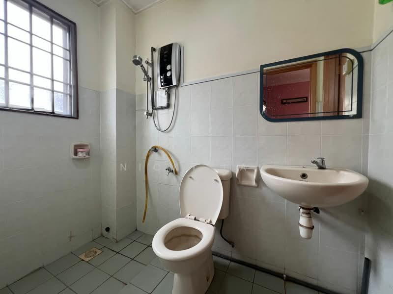 2-storey Terraced House for Sale in Kota Emerald (Rawang) - Nicky Lai - Bathroom - PropertyGuru.com.my
