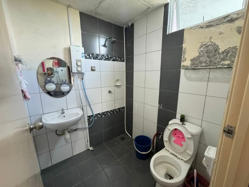 Condominium for Rent at Skyvilla Residences - Jeno Tan - Bathroom - PropertyGuru.com.my