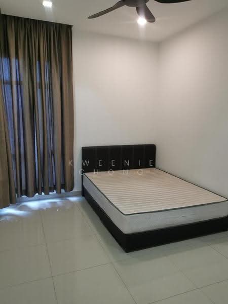 Kediaman Servis untuk Dijual di Amaya Maluri - Kweenie Chong - Bedroom - PropertyGuru.com.my
