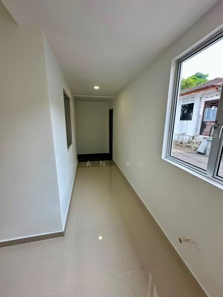 Rumah Teres 1 Tingkat untuk Dijual di Taman Megah Ria (Masai) - JAN AU - Corridor - PropertyGuru.com.my