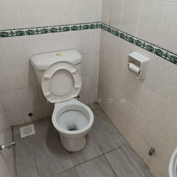 Kedai / Pejabat untuk Disewa di Puchong (Selangor) - Eric How - Bathroom - PropertyGuru.com.my