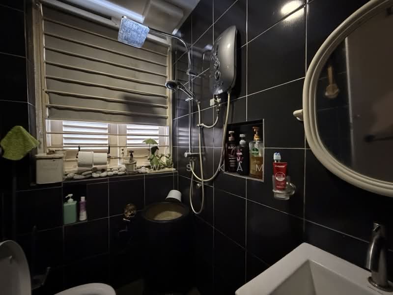 Rumah Teres 2 Tingkat untuk Dijual di George Town (Penang) - Lewis Kam - Bathroom - PropertyGuru.com.my