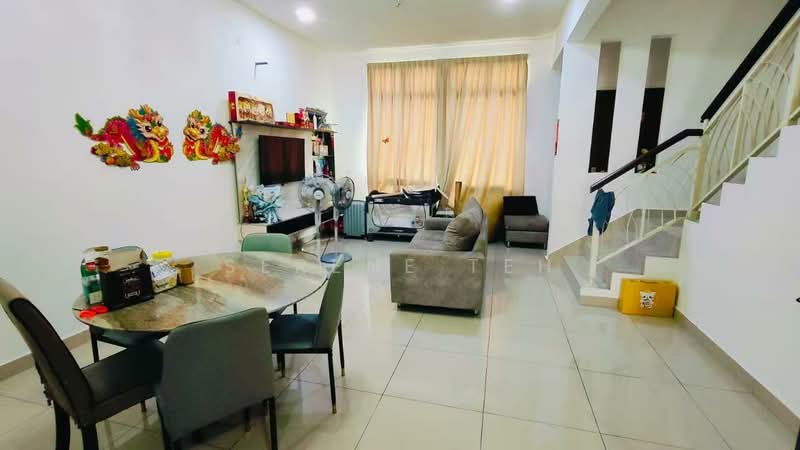 Rumah Teres 2 Tingkat untuk Disewa di Taman Seri Austin (Tebrau) - Serene Teh - Living Room - PropertyGuru.com.my