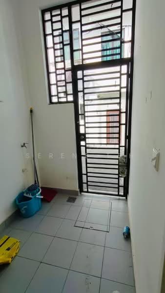 Rumah Teres 2 Tingkat untuk Disewa di Taman Seri Austin (Tebrau) - Serene Teh - Entrance - PropertyGuru.com.my