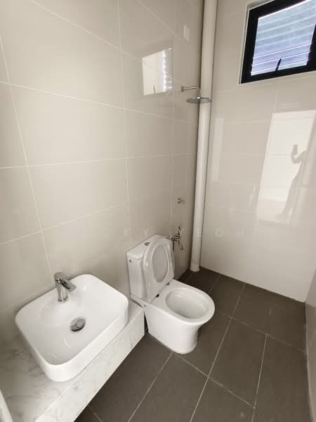 Kedai / Pejabat untuk Disewa di Bukit Jambul (Penang) - Jacky Yeoh - Bathroom - PropertyGuru.com.my