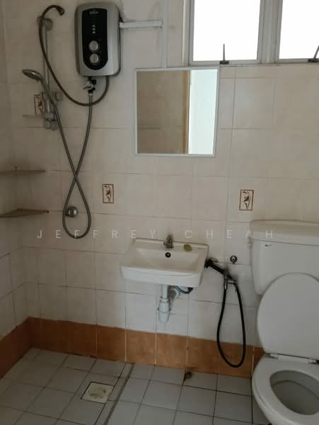 Kondominium untuk Disewa di De Rozelle - Jeffrey Cheah - Bathroom - PropertyGuru.com.my