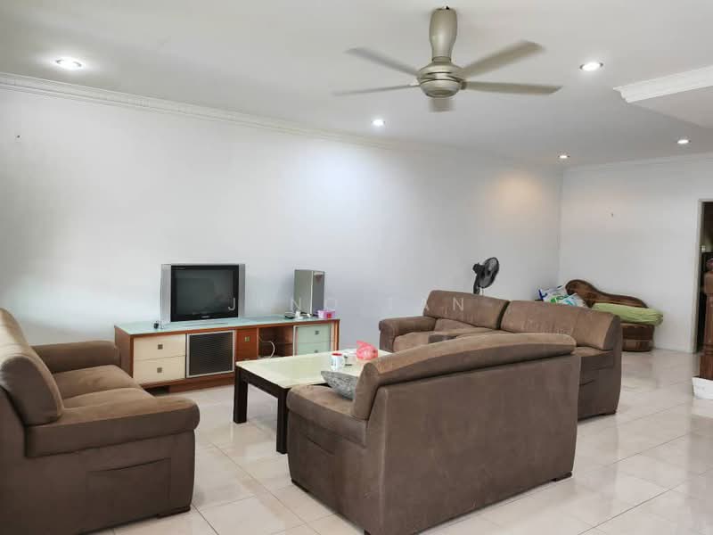 2-storey Terraced House for Rent in Kuching (Sarawak) - Jeno Tan - Living Room - PropertyGuru.com.my