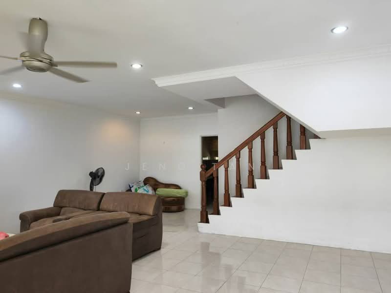 2-storey Terraced House for Rent in Kuching (Sarawak) - Jeno Tan - Living Room - PropertyGuru.com.my