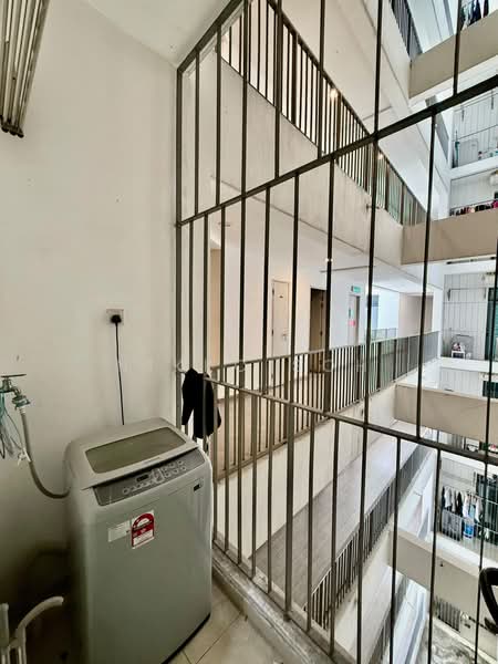 Servis Apartment untuk Disewa di Crescent Bay Suites (Teluk Bayu) - Nikko Soh - Corridor - PropertyGuru.com.my