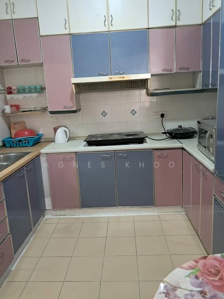Kondominium untuk Disewa di Gold Coast Resort Condominium - Agnes Khoo - Kitchen - PropertyGuru.com.my