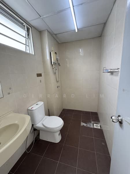 Kondominium untuk Dijual di Platinum Lake PV 20 - Gerrard Lim - Bathroom - PropertyGuru.com.my