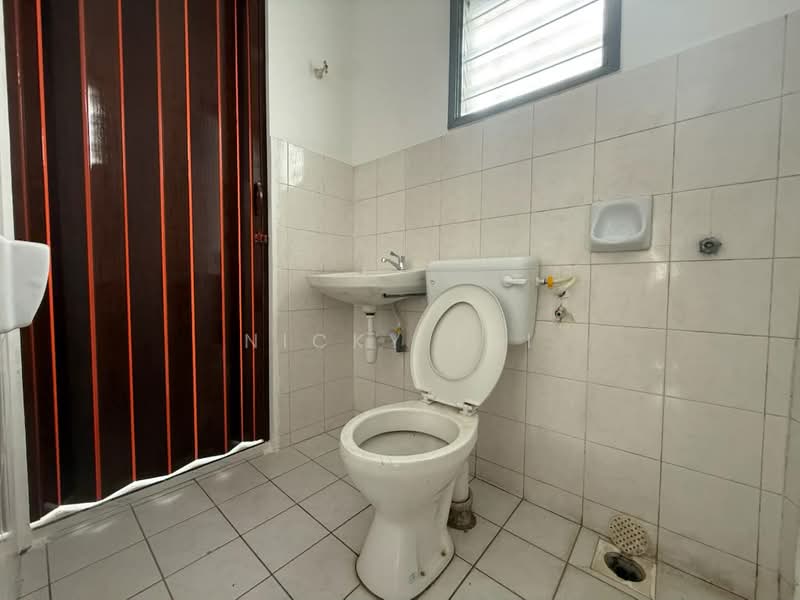 Rumah Teres 2-Tingkat untuk Dijual di Bandar Baru Kundang (Rawang) - Nicky Lai - Bathroom - PropertyGuru.com.my