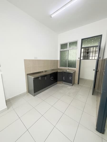 3-storey Terraced House for Sale in Taman Pulai Mutiara (Iskandar Puteri (Nusajaya)) - Eric Er - Kitchen - PropertyGuru.com.my