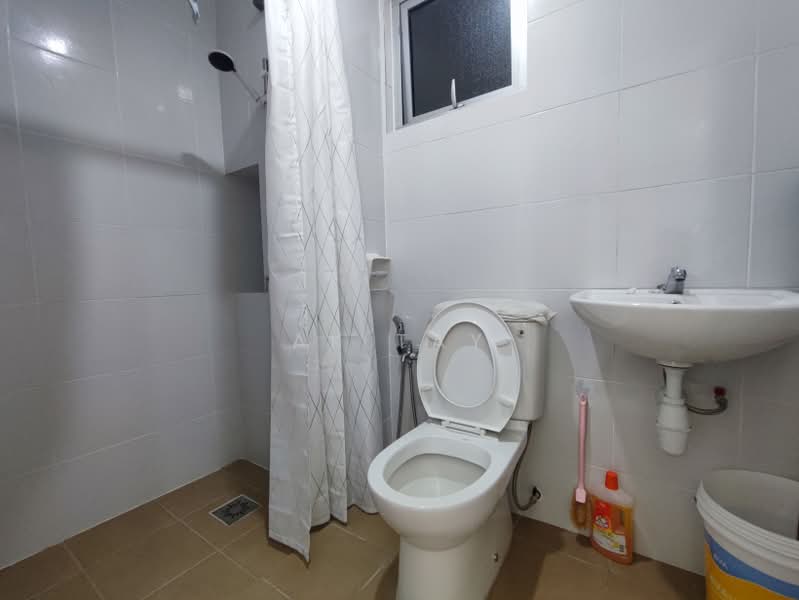 Kondominium untuk Disewa di D'Nuri Residence @ Desa Petaling - AK TAY - Bathroom - PropertyGuru.com.my