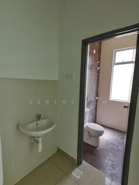 Rumah Kluster untuk Dijual di Taman Scientex Kulai (Sedenak) - Serene Teh - Bathroom - PropertyGuru.com.my